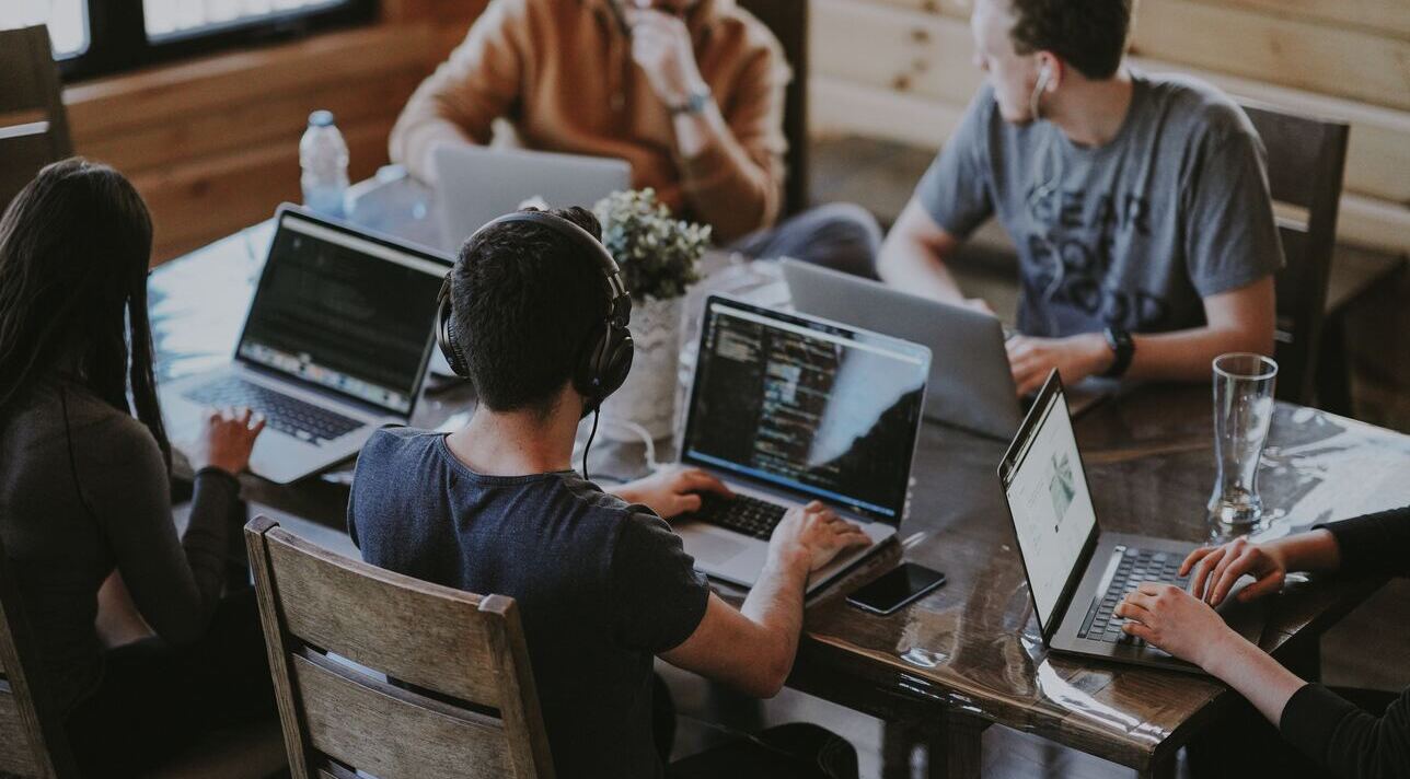 Top 14 team communication apps that replace emails and meetings….Zenzap included