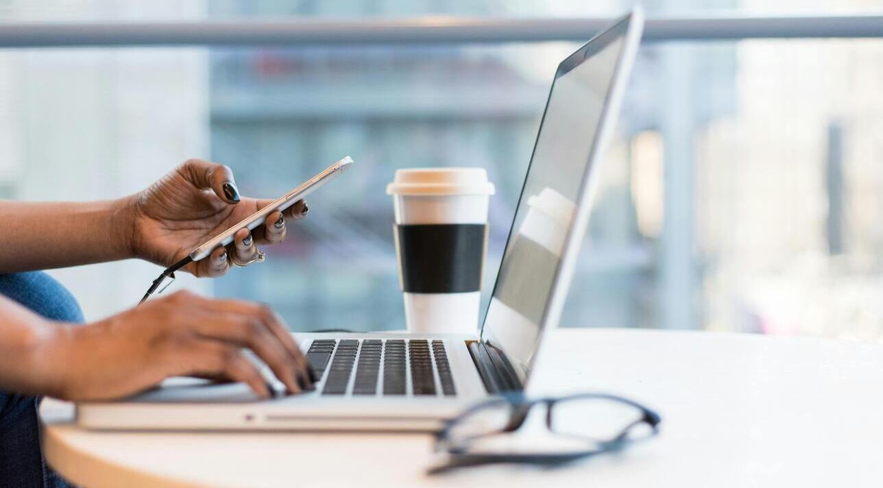 Zenzap vs WhatsApp Business: Which group messaging tool suits frontline team collaboration?