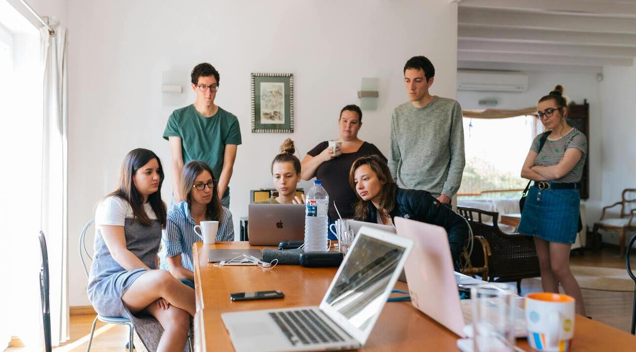 How Do Managers Use Zenzap’s Push Notifications to Enhance Frontline Team Collaboration?