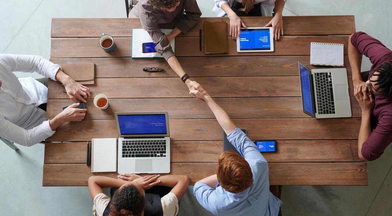 Mobile-first platforms vs desktop-centric tools: What managers need to know