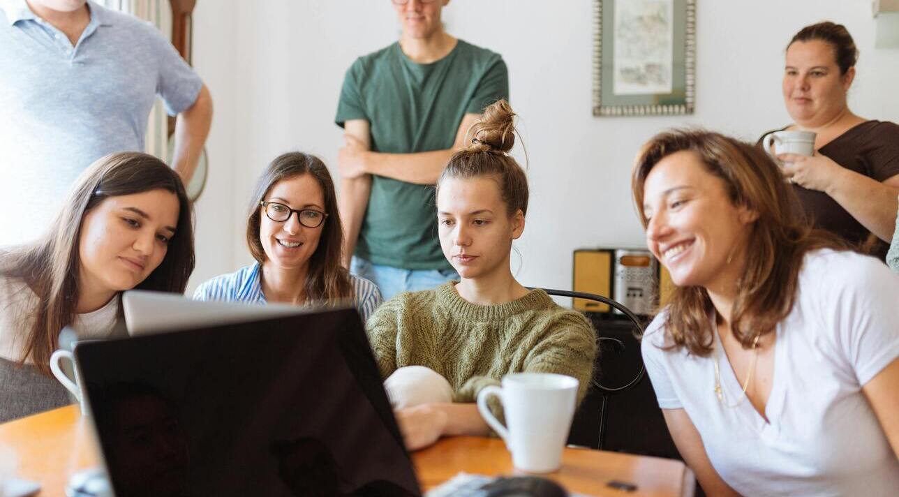Zenzap vs Twist: Business chat software and deskless team messaging for hospitality team chat solutions
