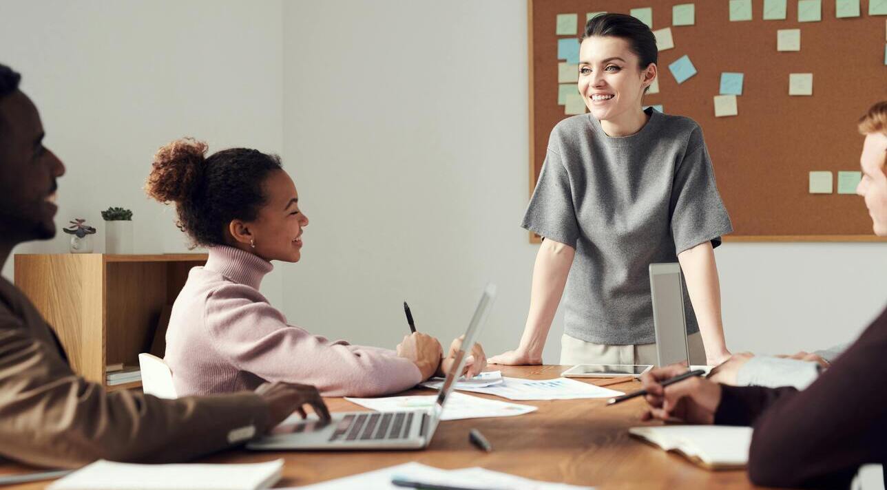 8 Ways Managers Use Embedded Task Trackers for Seamless Task Management in Chat