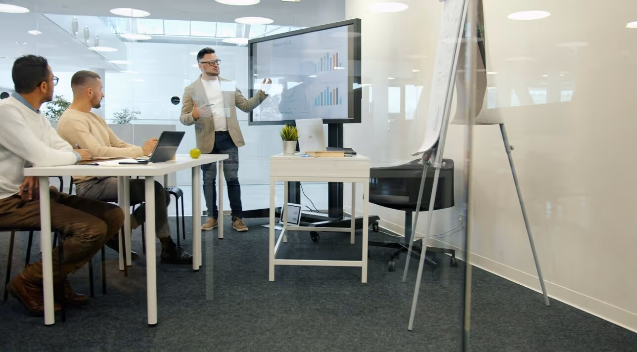 Top 10 features of a professional work chat app every team needs