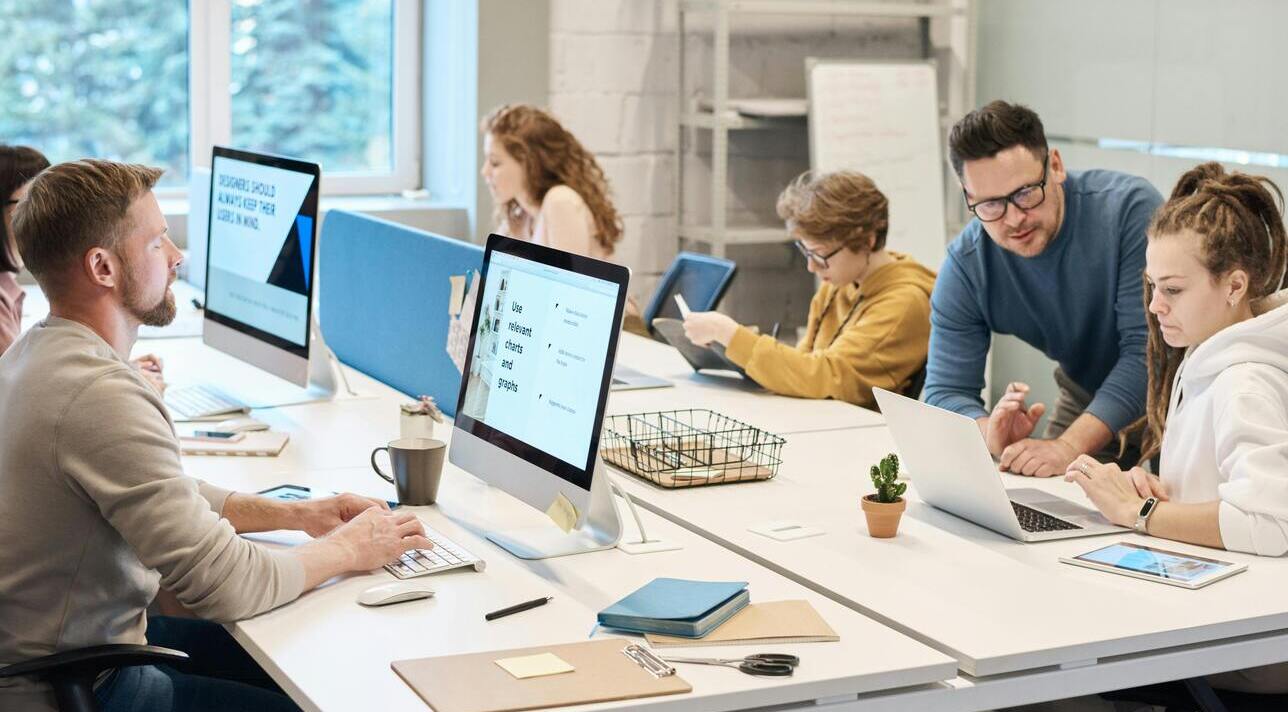 Zenzap vs Slack: Which team communication app boosts remote work productivity?