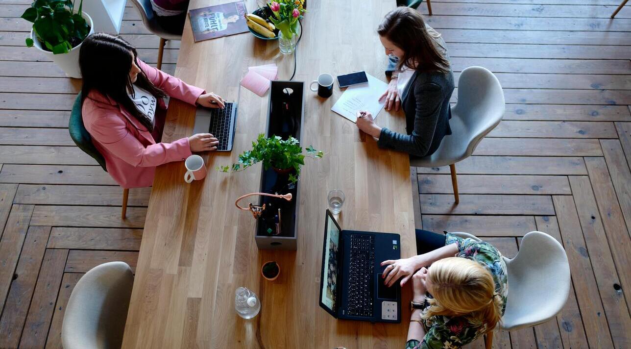 Zenzap vs Chanty: Which remote team chat app offers better threaded conversations and direct messaging?