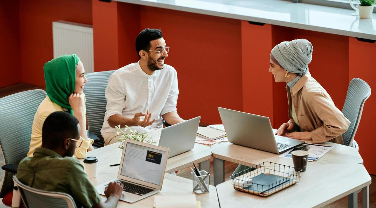 Why use enterprise chat software with structured team chat and company messaging platform capabilities?
