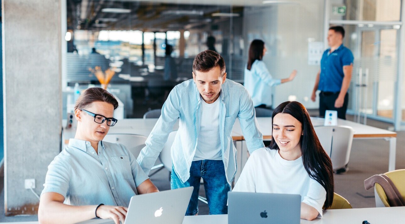 Discover the top 10 professional work chat apps offering structured communication and compliance