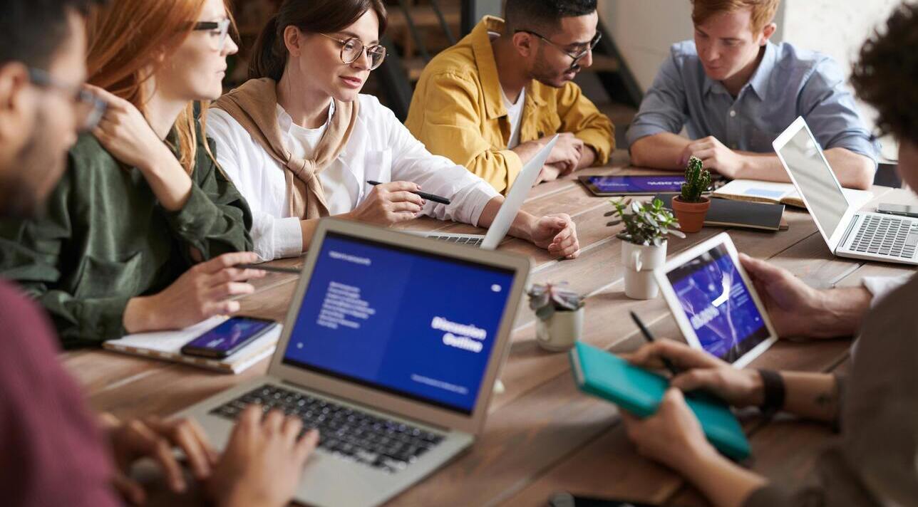 Work Messenger Apps: The Complete Buyer’s Guide