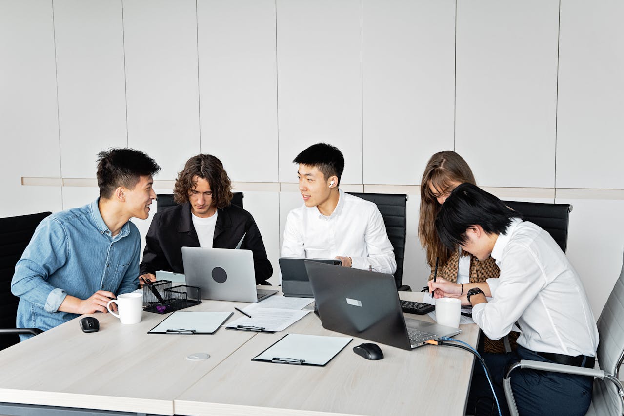 Top 7 ClickUp Alternatives with Built-In Chat (2026)