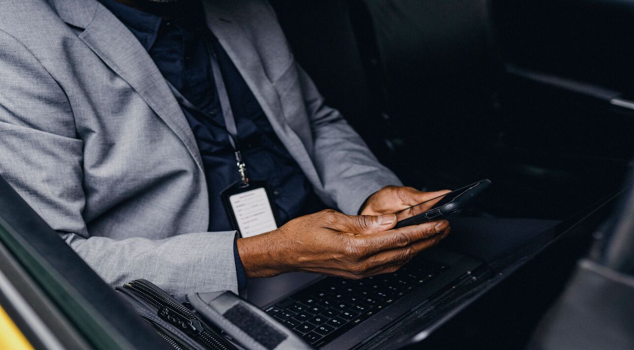Remote Work Communication Tools: Key Features for Distributed Team Collaboration and Success